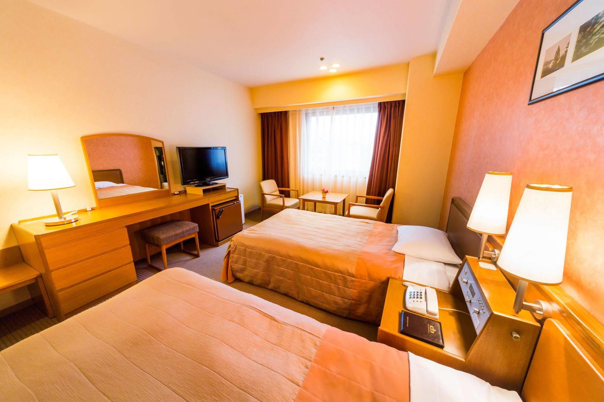 เดอะ คราวน์ ปาเล นิว ฮันคิว โคชิ Hotel โคจิ ภายนอก รูปภาพ