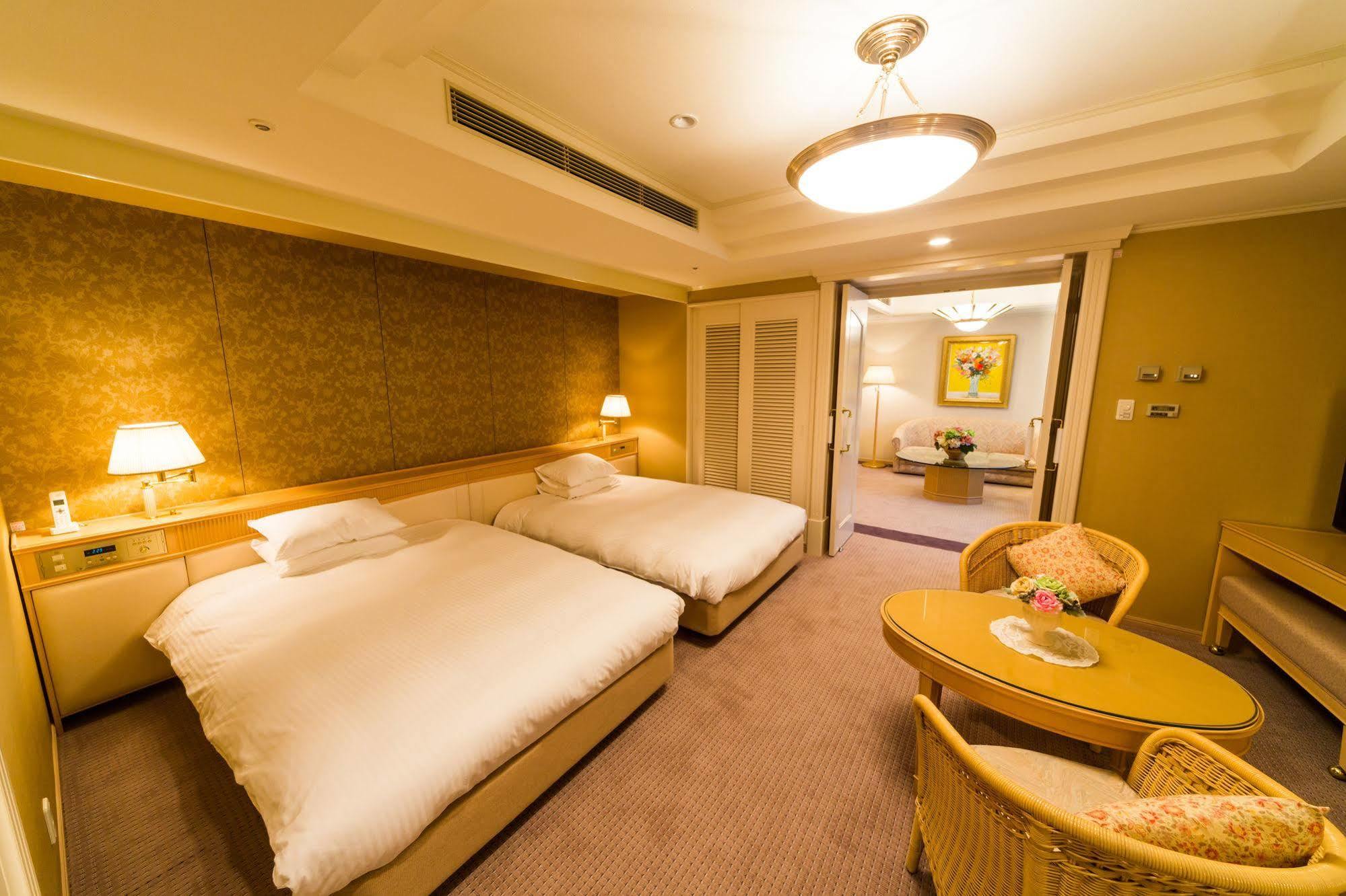 เดอะ คราวน์ ปาเล นิว ฮันคิว โคชิ Hotel โคจิ ภายนอก รูปภาพ