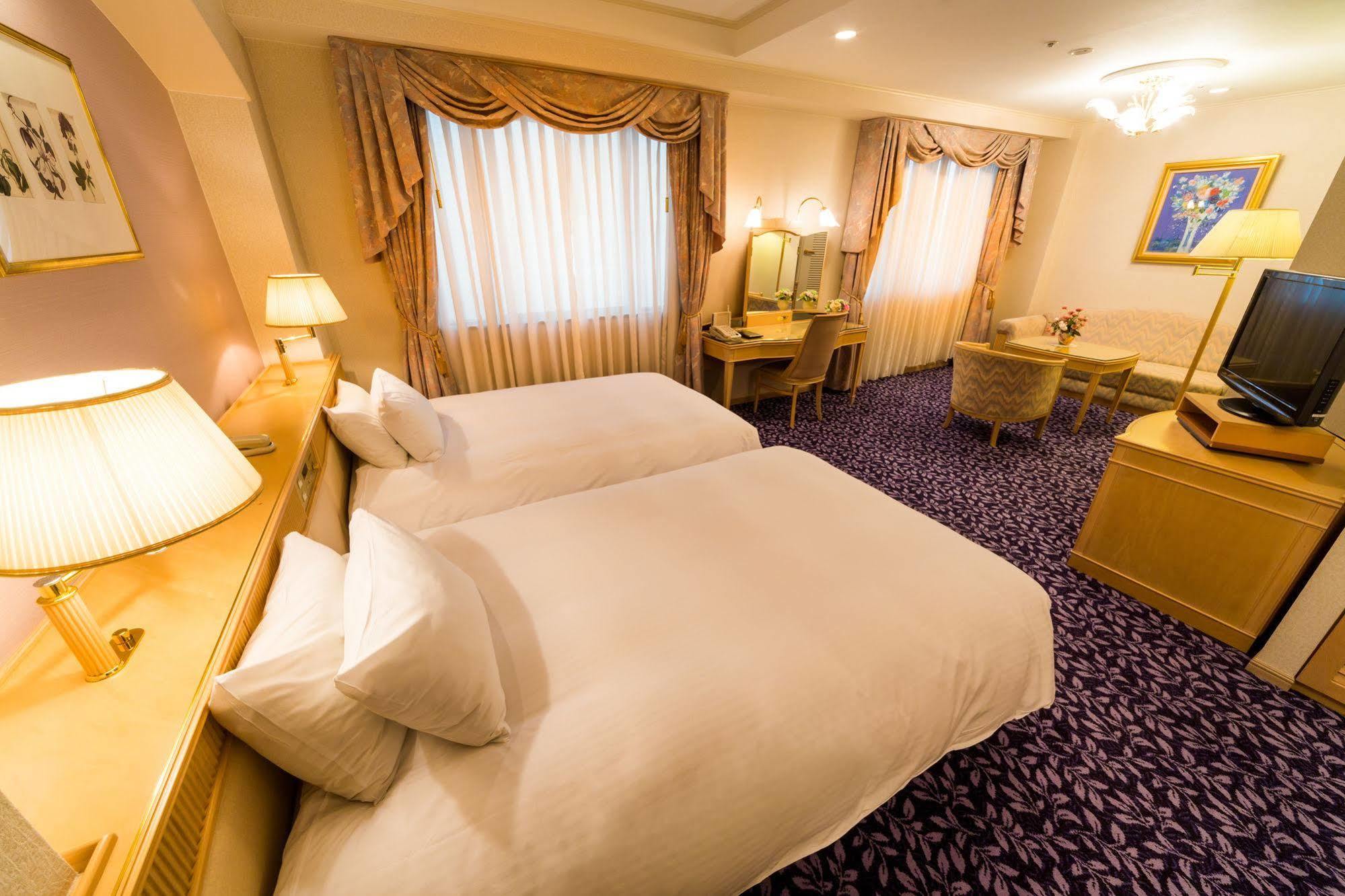 เดอะ คราวน์ ปาเล นิว ฮันคิว โคชิ Hotel โคจิ ภายนอก รูปภาพ